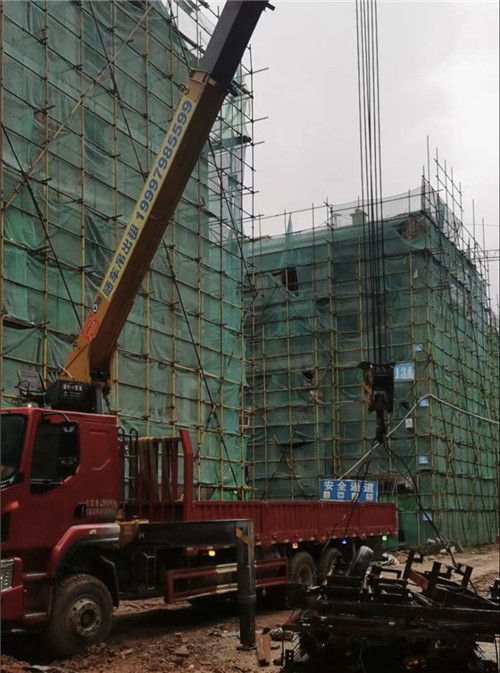 阳春市“慢工细活”—— 吊车的 “微动控制” 技术