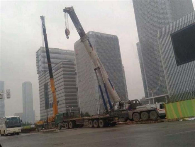 阳春市“自动找平”—— 吊车的 “平地神器” 技术